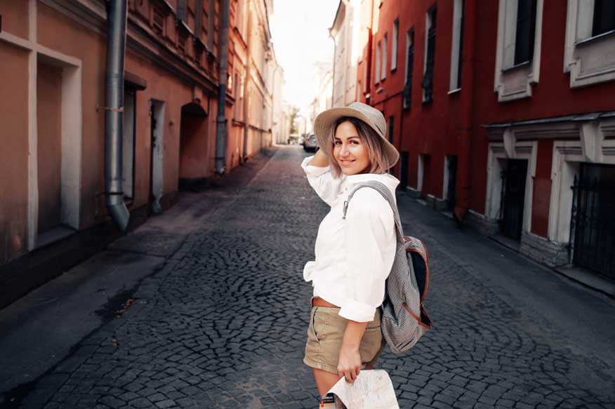 Resort Expert helping a client